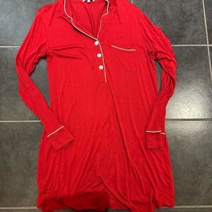 Love & Lore red piped sleep shirt. - M